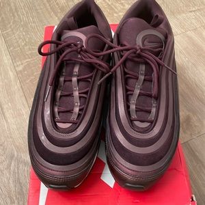 Womens Nike Air Max UL 17 size 9.5 Mens 8 in great condition